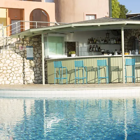 Red Tower 4* نِكيانا