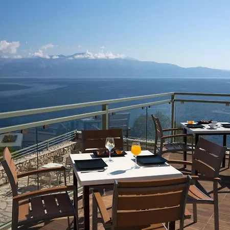 Ξενοδοχείο Red Tower 4*