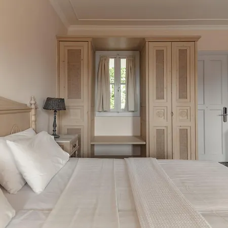 Ξενοδοχείο Red Tower 4*