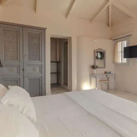 Ξενοδοχείο Red Tower 4*