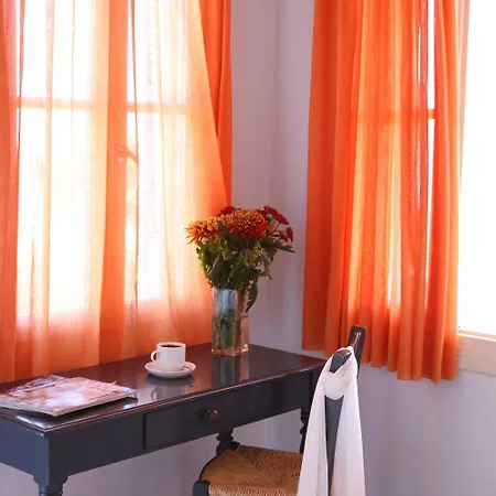 Ξενοδοχείο Red Tower 4*