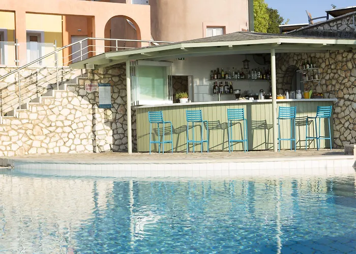 Red Tower 4* Nikiana